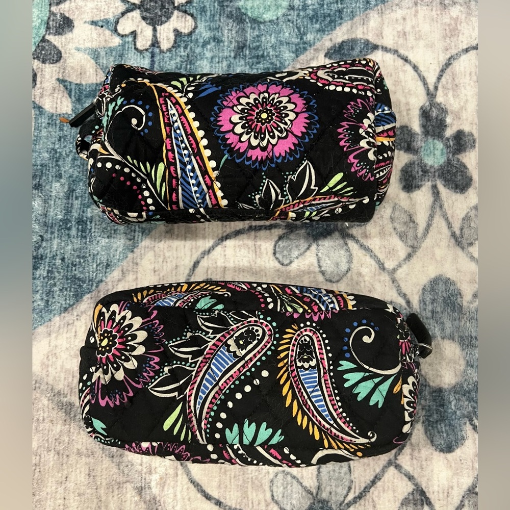 Vera Bradley Set of 2 Bandana Swirl Cosmetic Bags
EUC - Picture 2 of 15